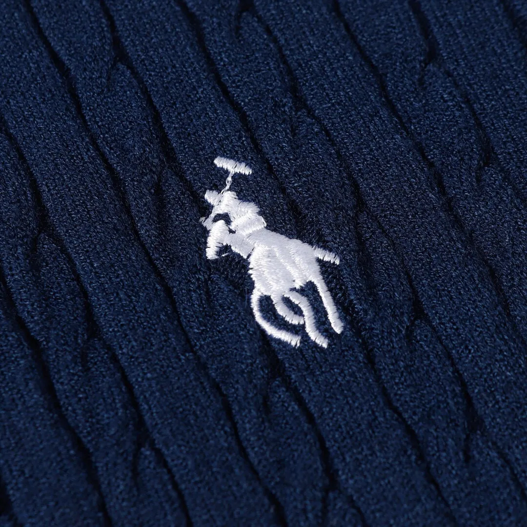 P166 Style No.: 602 -Ralph Lauren RL cardigan with classic war horse logo embroidery on the chest, long-sleeved sweater sweater jacket -The item is made of custom-dyed and custom-spun yarn, purchased from the original version. A full set of customized accessories. Details determine success or failure. Heavy new autumn and winter style. The weight of the item is as high as 800 grams. It is soft and delicate and does not tie the body. The upper body effect is very nice. Loose fit. Women's style. -Color: black, off-white, milk tea, light gray, dark gray. Navy blue red khaki red - Size: S / M / L S size 80-100 catties M size 100-120 catties Large size 120-135 catties